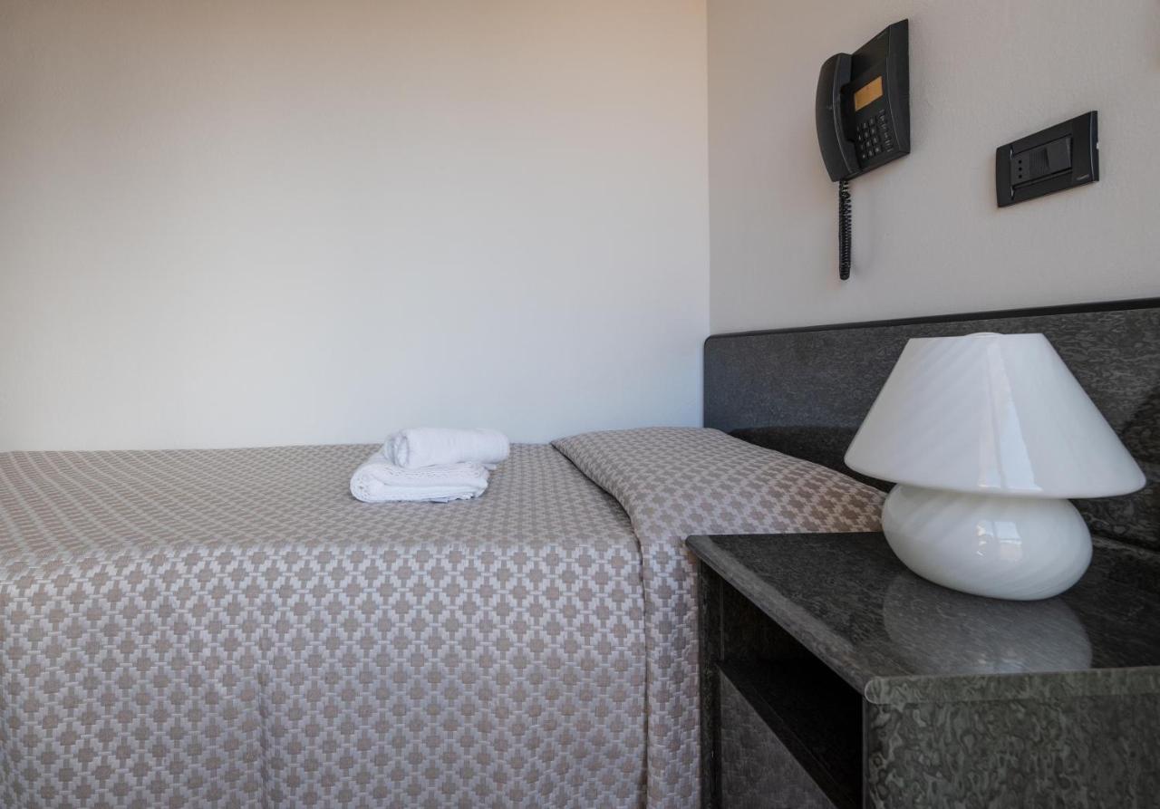 Hotel Nobel Rimini Extérieur photo