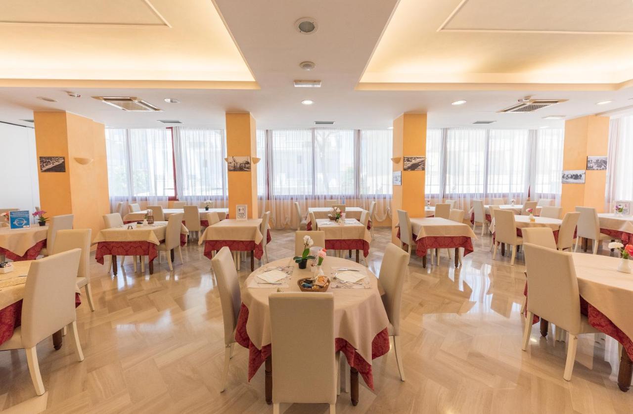 Hotel Nobel Rimini Extérieur photo