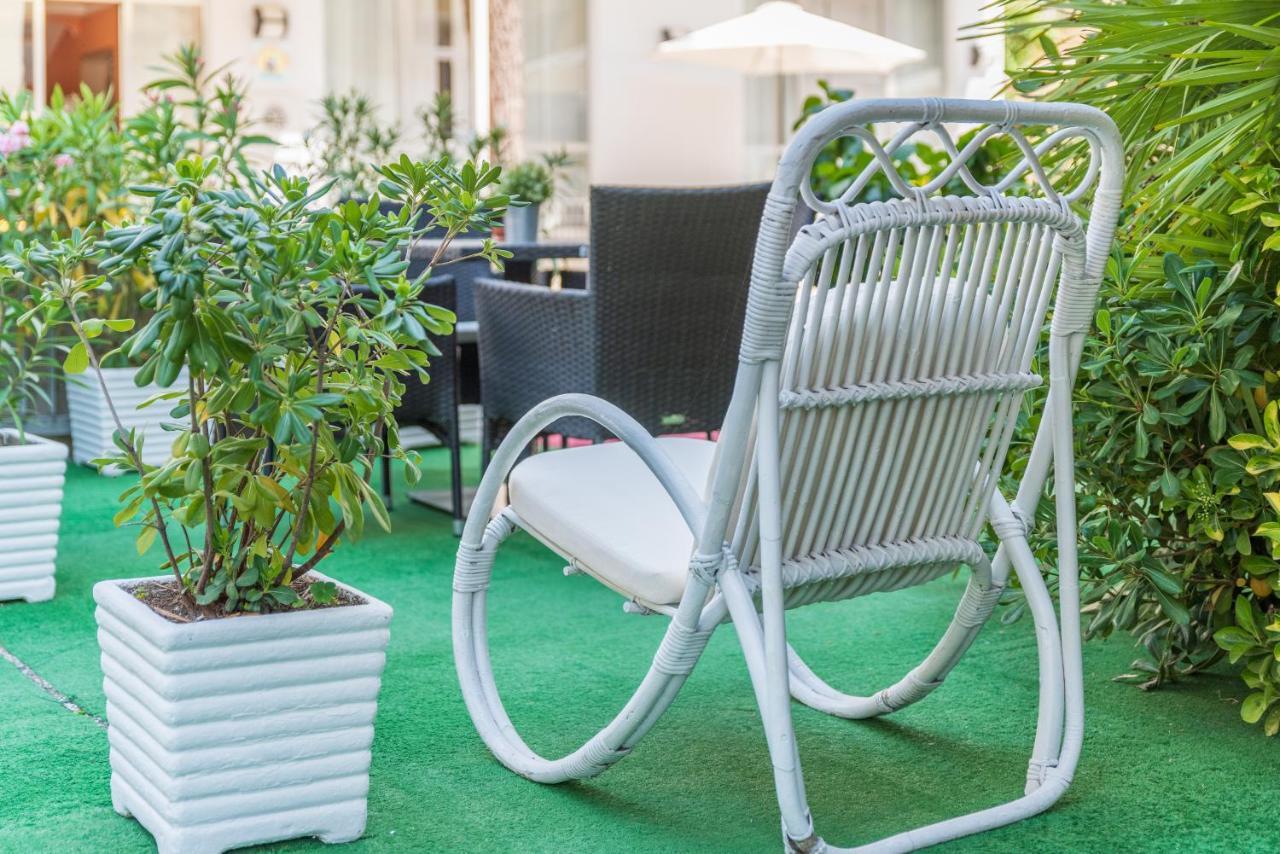 Hotel Nobel Rimini Extérieur photo