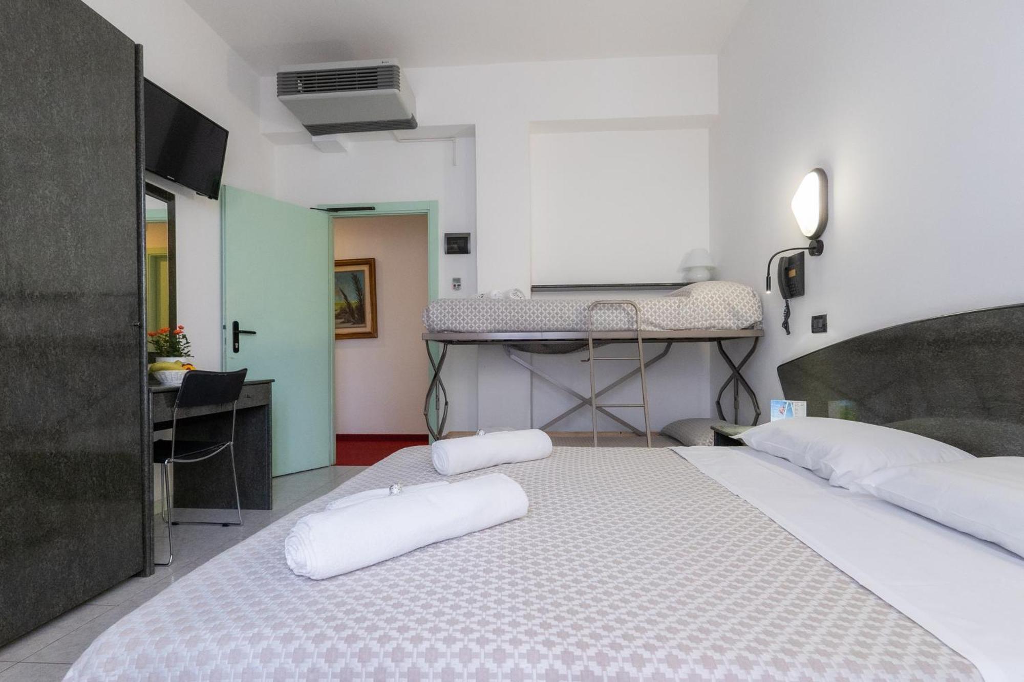 Hotel Nobel Rimini Extérieur photo