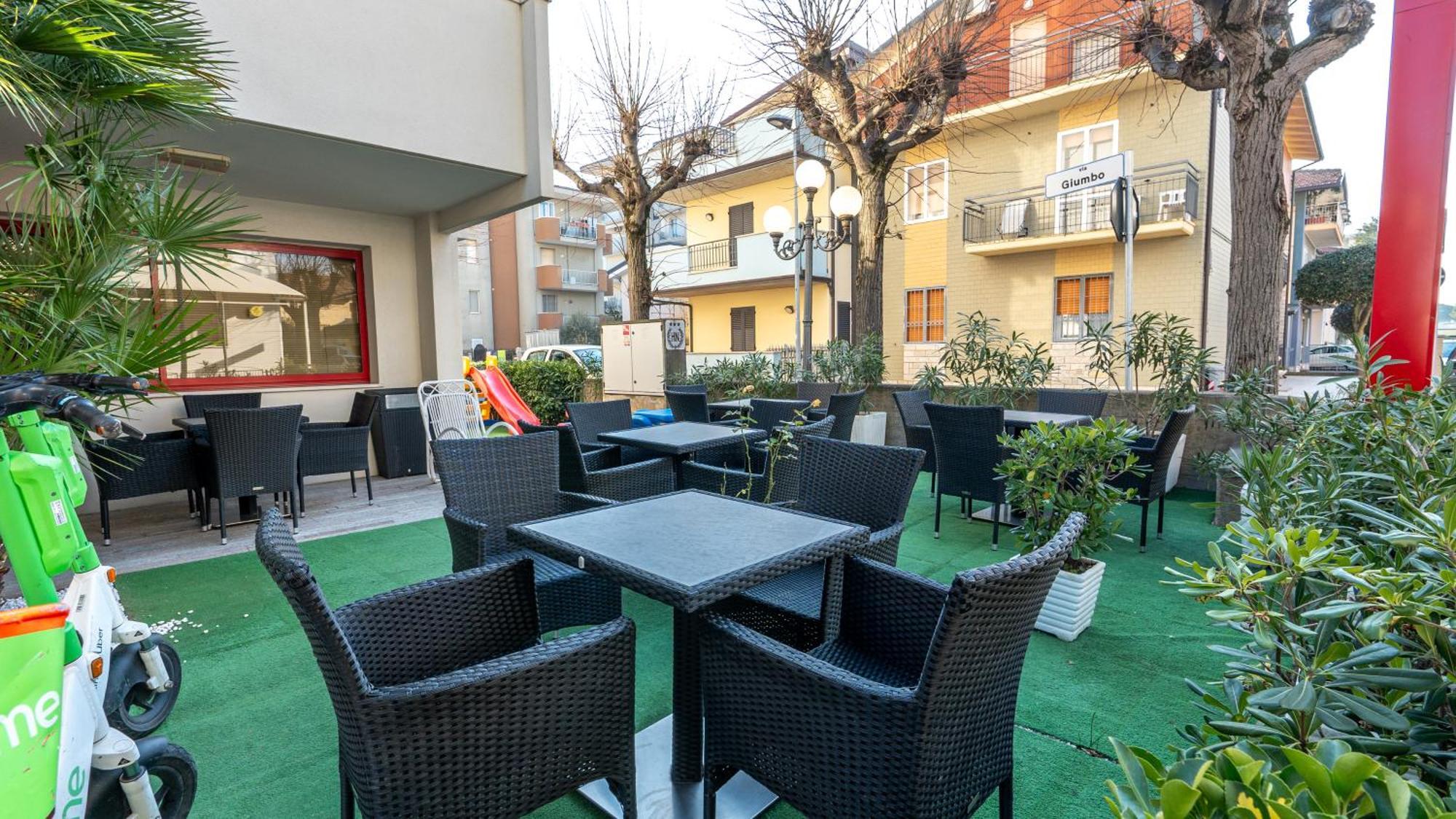 Hotel Nobel Rimini Extérieur photo