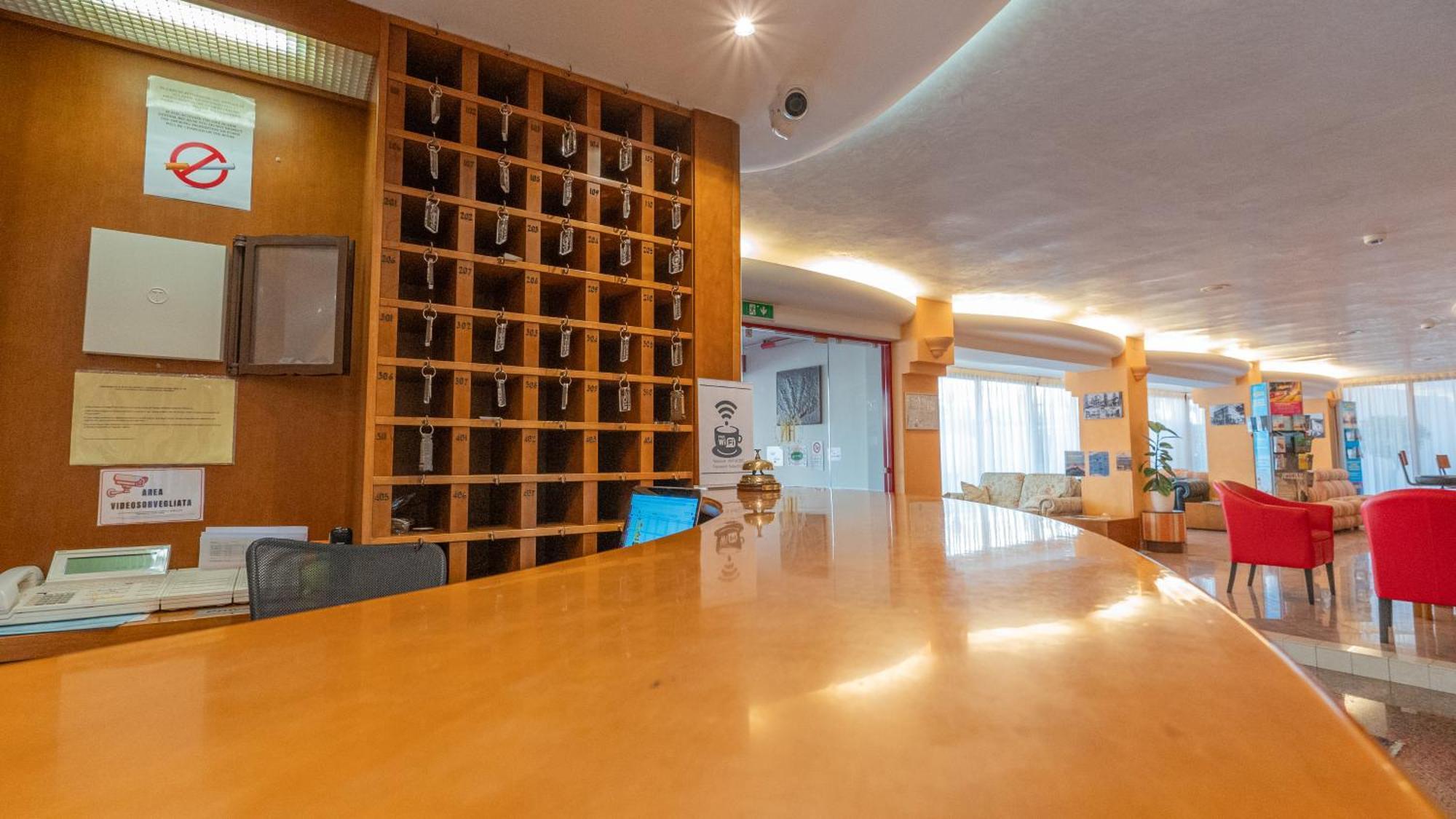 Hotel Nobel Rimini Extérieur photo