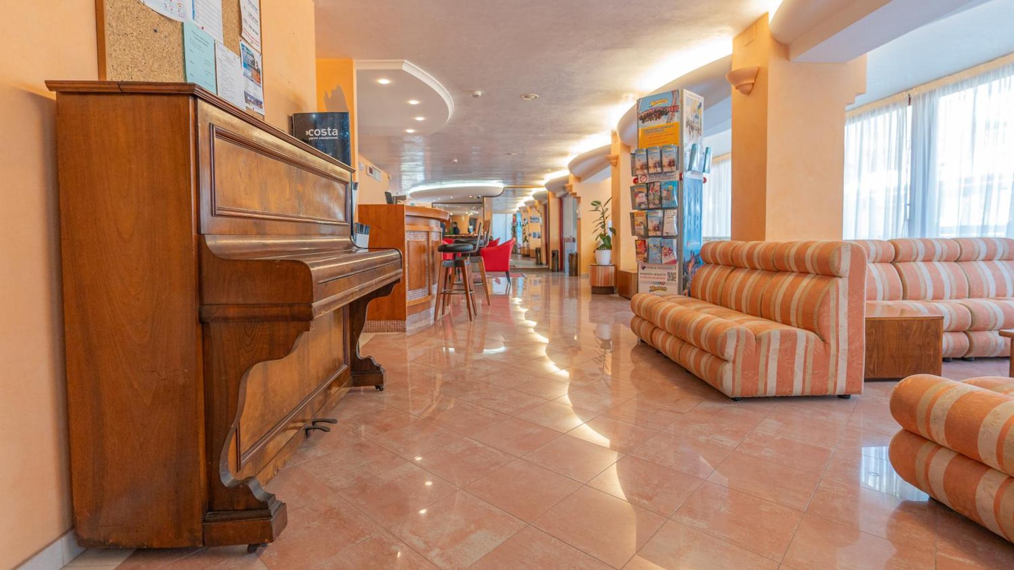 Hotel Nobel Rimini Extérieur photo