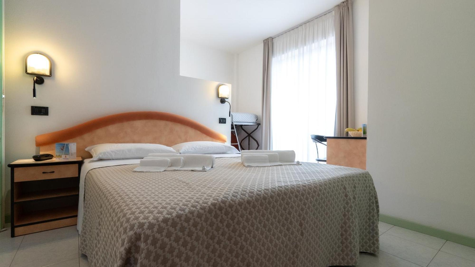 Hotel Nobel Rimini Extérieur photo