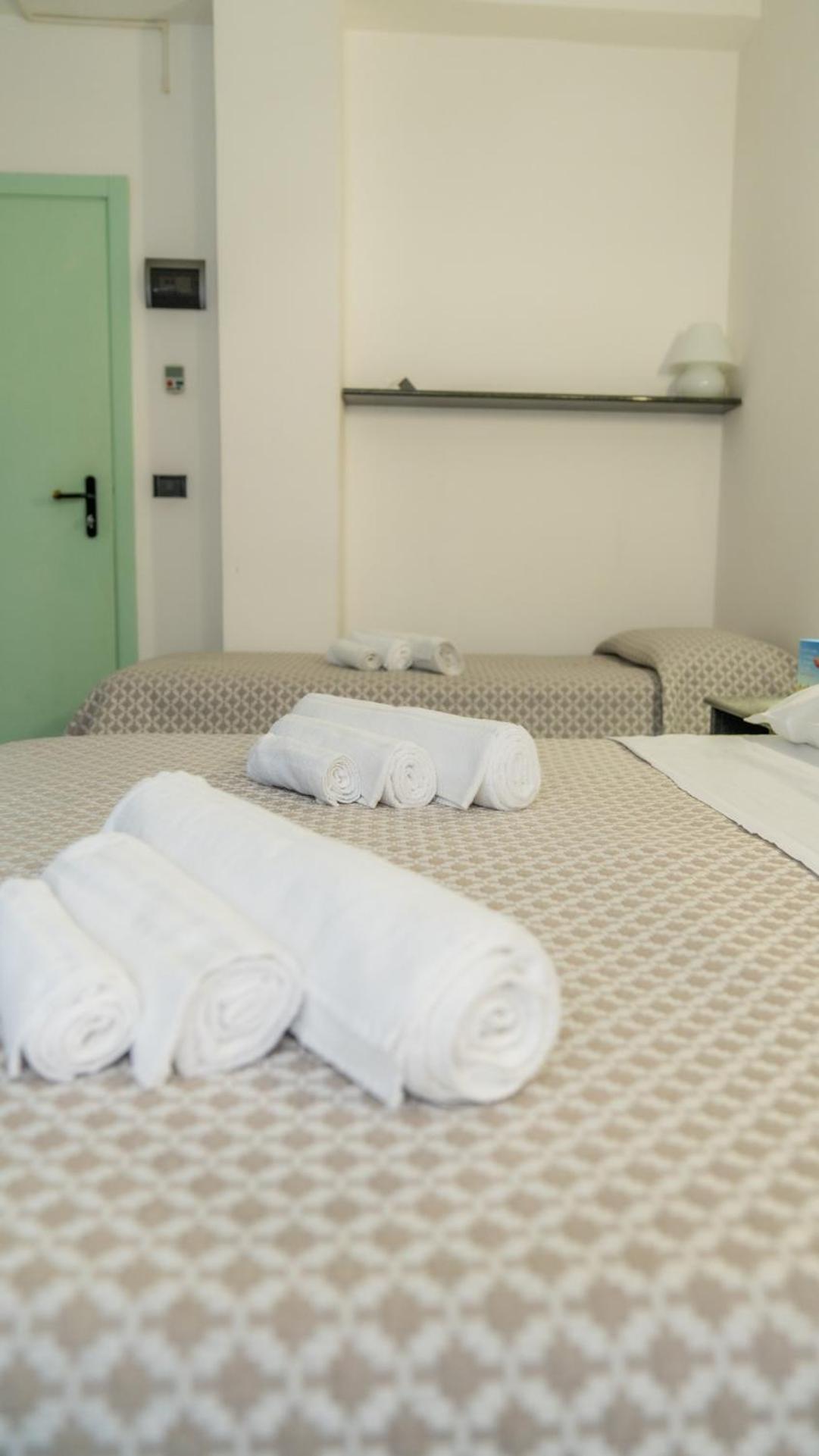 Hotel Nobel Rimini Extérieur photo